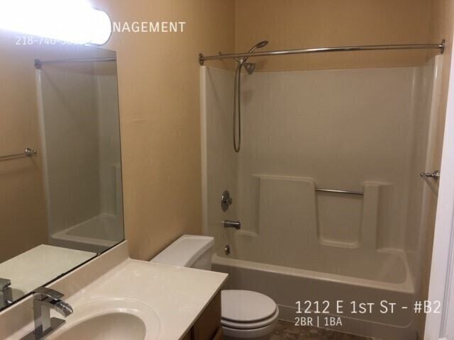 1212 E 1st St #B2 - Photo 3 of 14