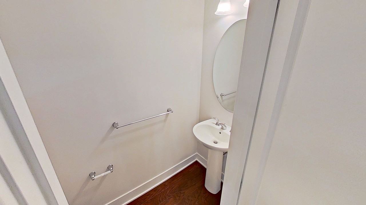 711 Lakeview Ct - Photo 7 of 25