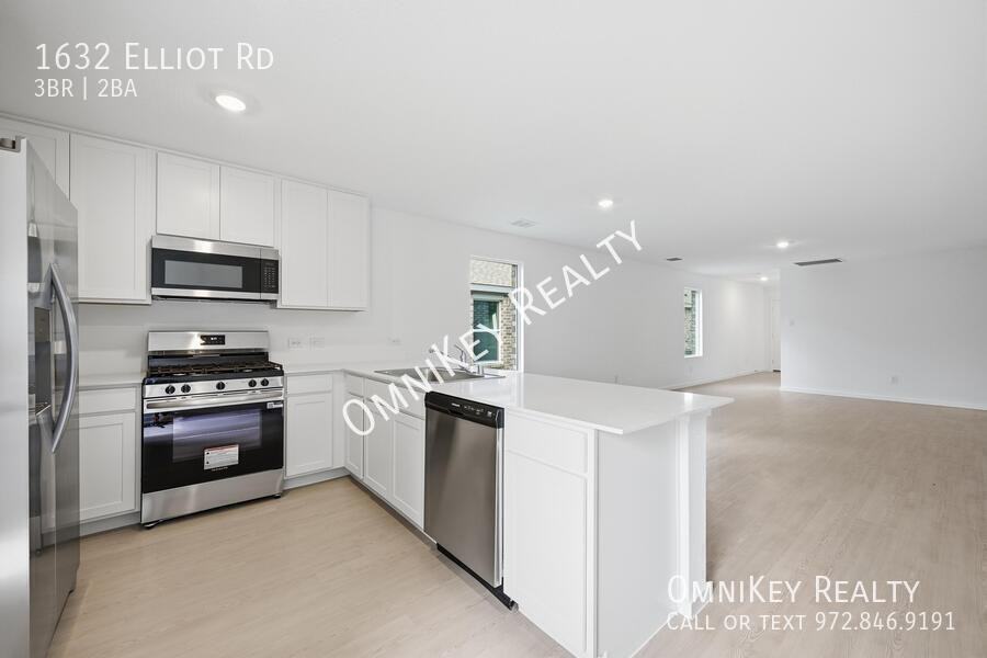1632 Elliot Rd - Photo 4 of 17