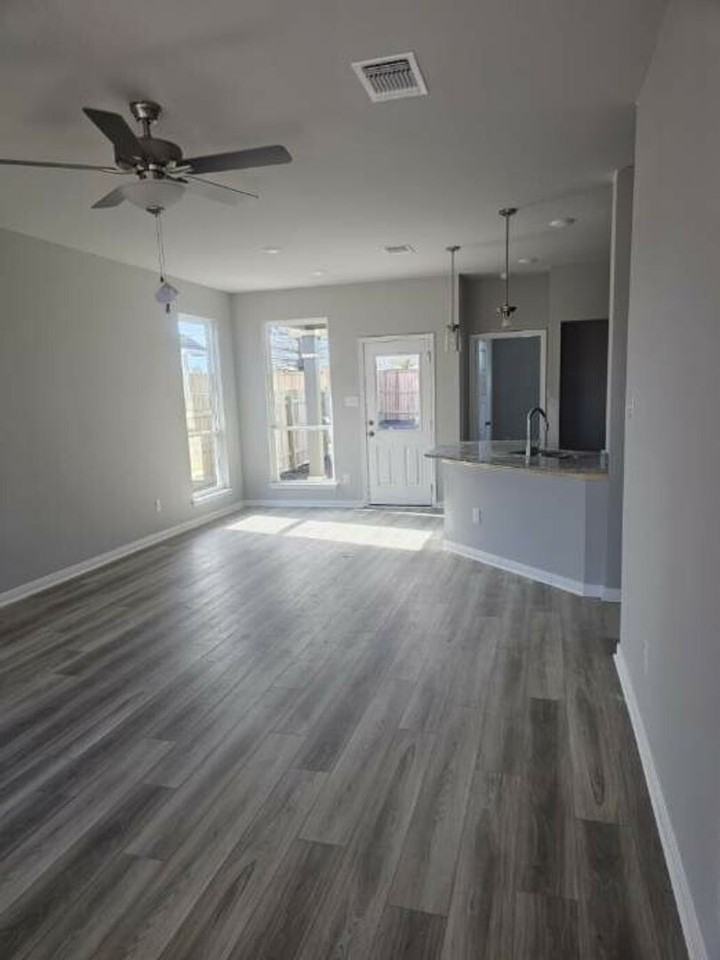 9411 Glynhill Ct - Photo 2 of 11