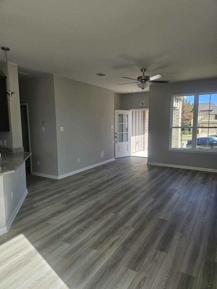 9411 Glynhill Ct - Photo 3 of 11