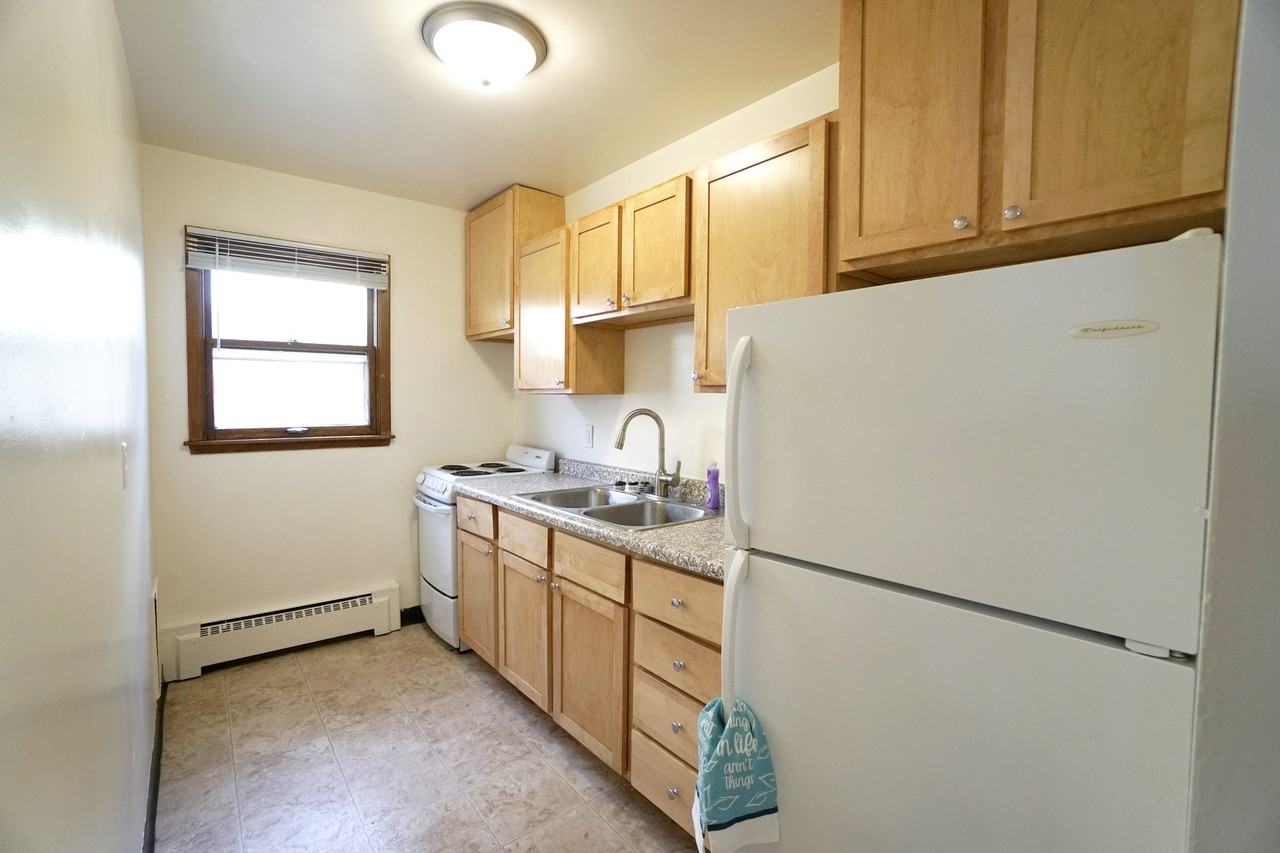 Adrian Apartments (CLO) - Photo 3 of 18