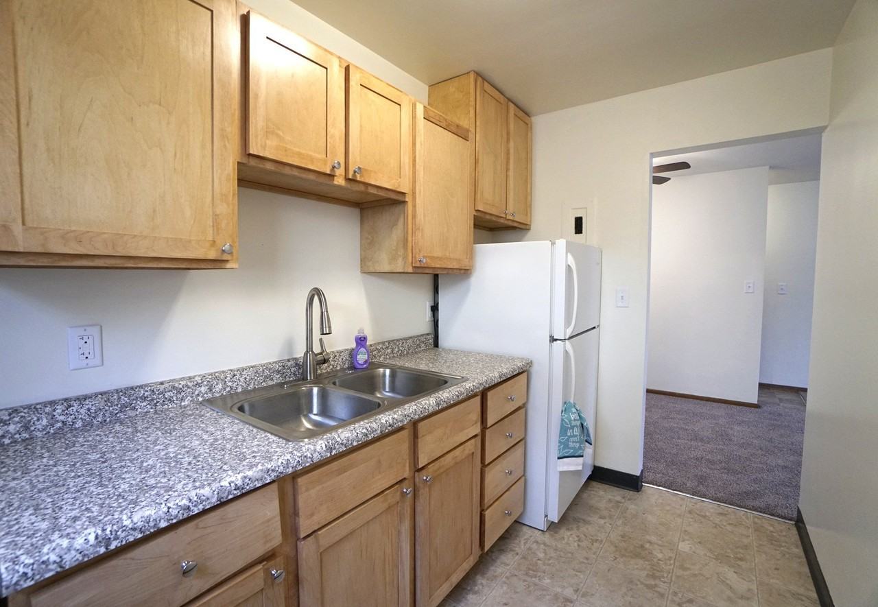 Adrian Apartments (CLO) - Photo 4 of 18