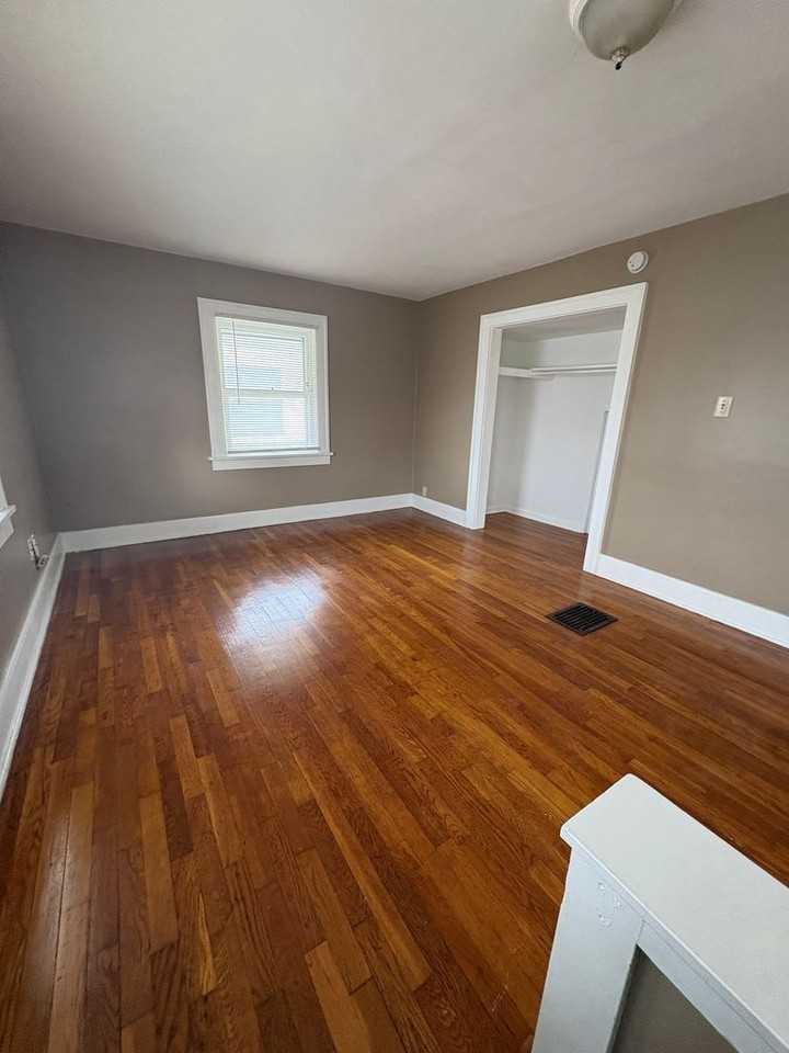 5316 Harrison St - Photo 3 of 8