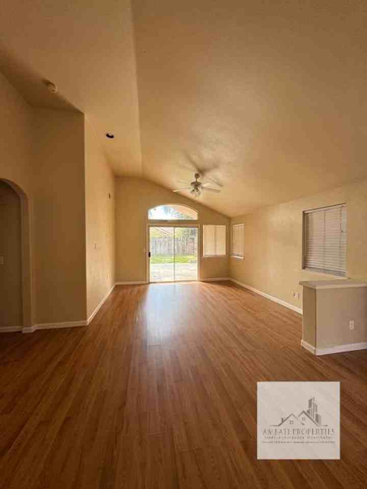 5707 W Sample Ave - Photo 2 of 15