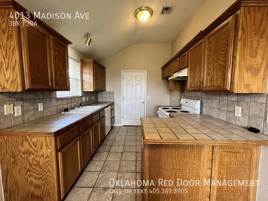 4013 Madison Ave - Photo 4 of 20