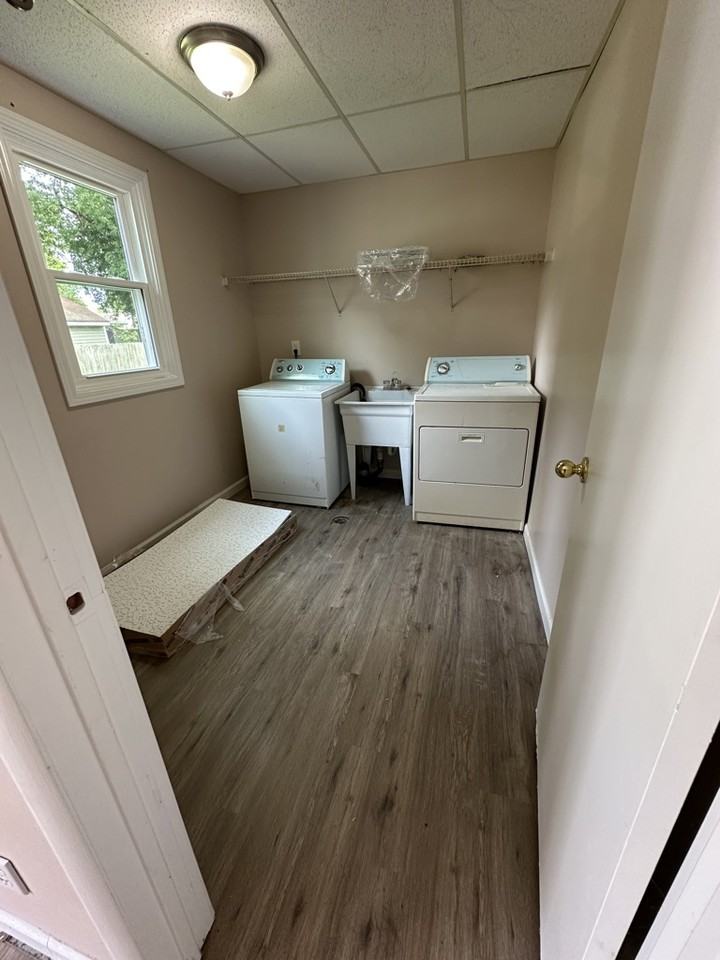 2896 James Rd - Photo 4 of 10