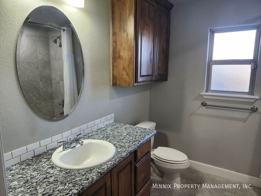 5222 Jarvis St - Photo 5 of 7