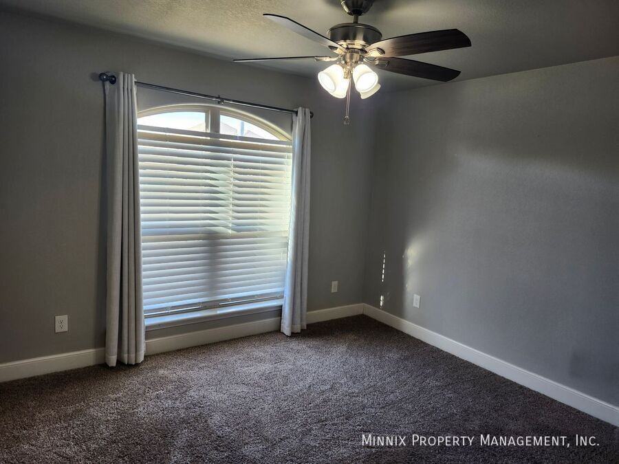 5222 Jarvis St - Photo 6 of 7