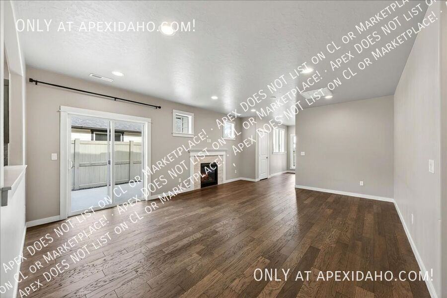 1386 W Woodpine St - Photo 7 of 38