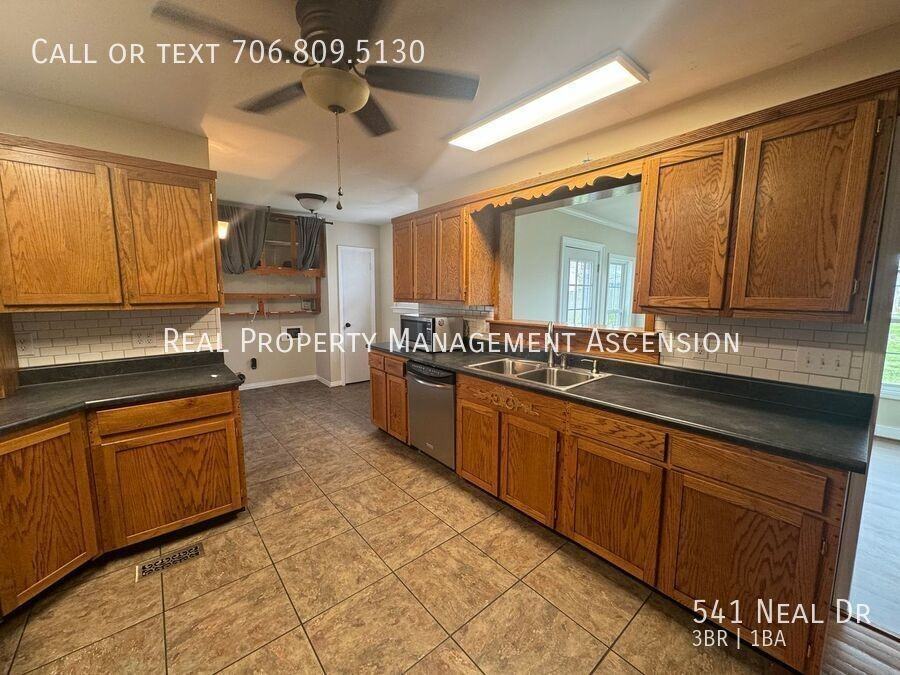 541 Neal Dr - Photo 3 of 37