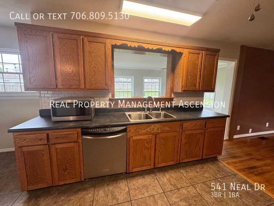 541 Neal Dr - Photo 4 of 37