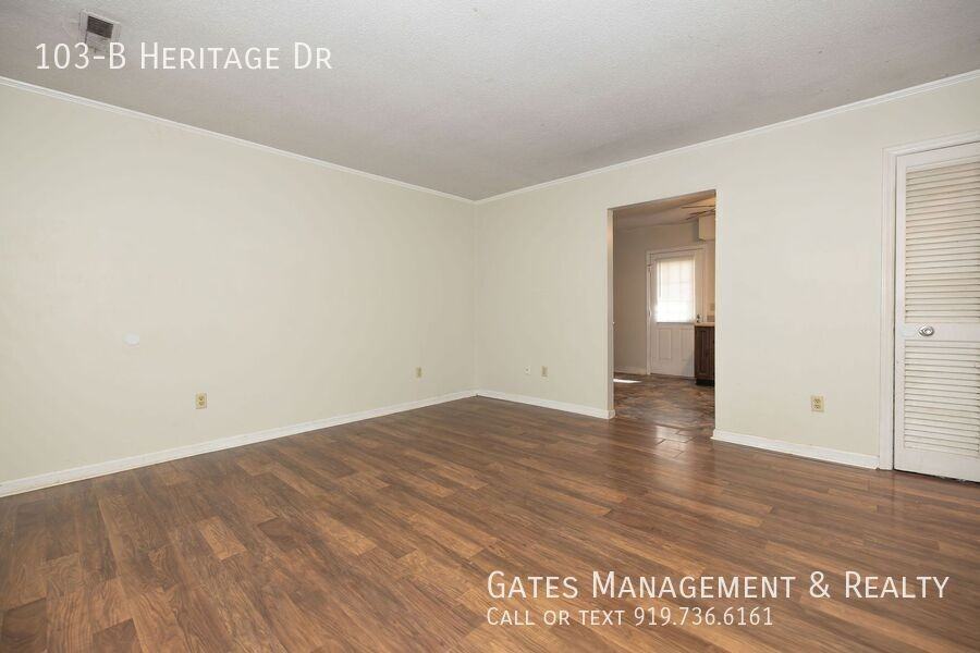 103 Heritage Dr Apt B - Photo 3 of 18