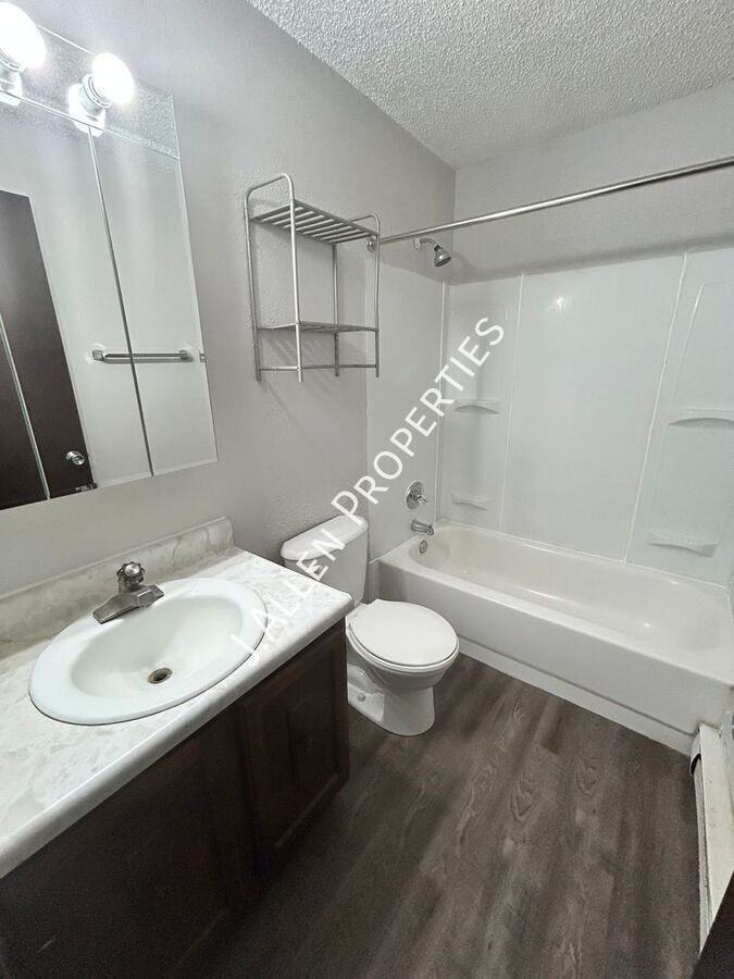 725 S 20th St #C - Photo 2 of 8