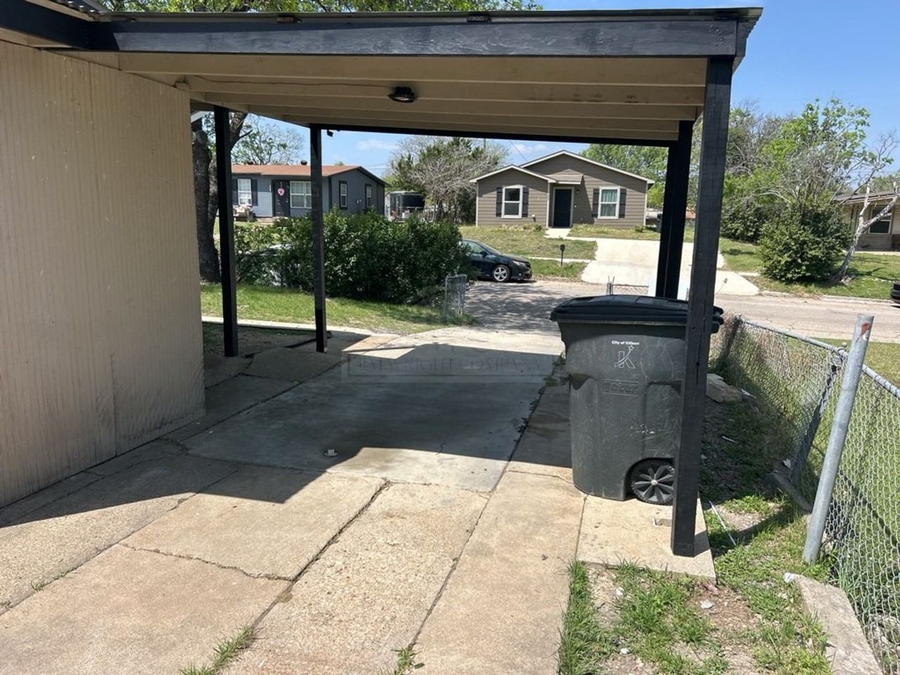 912 Southside Dr - Photo 2 of 16