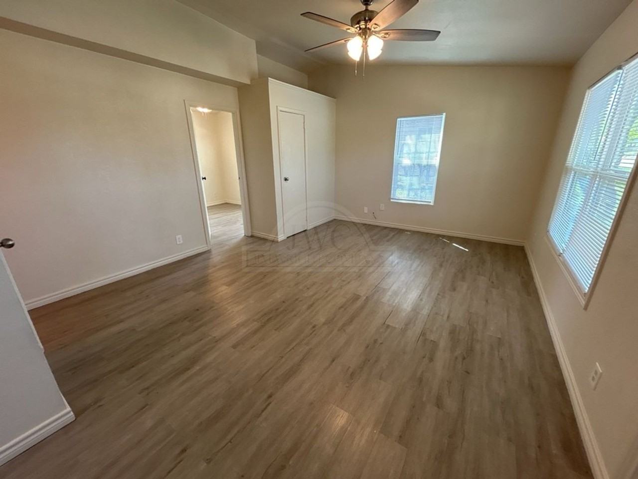 912 Southside Dr - Photo 3 of 16