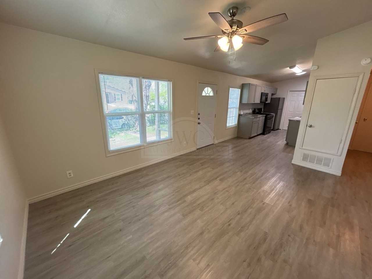 912 Southside Dr - Photo 4 of 16