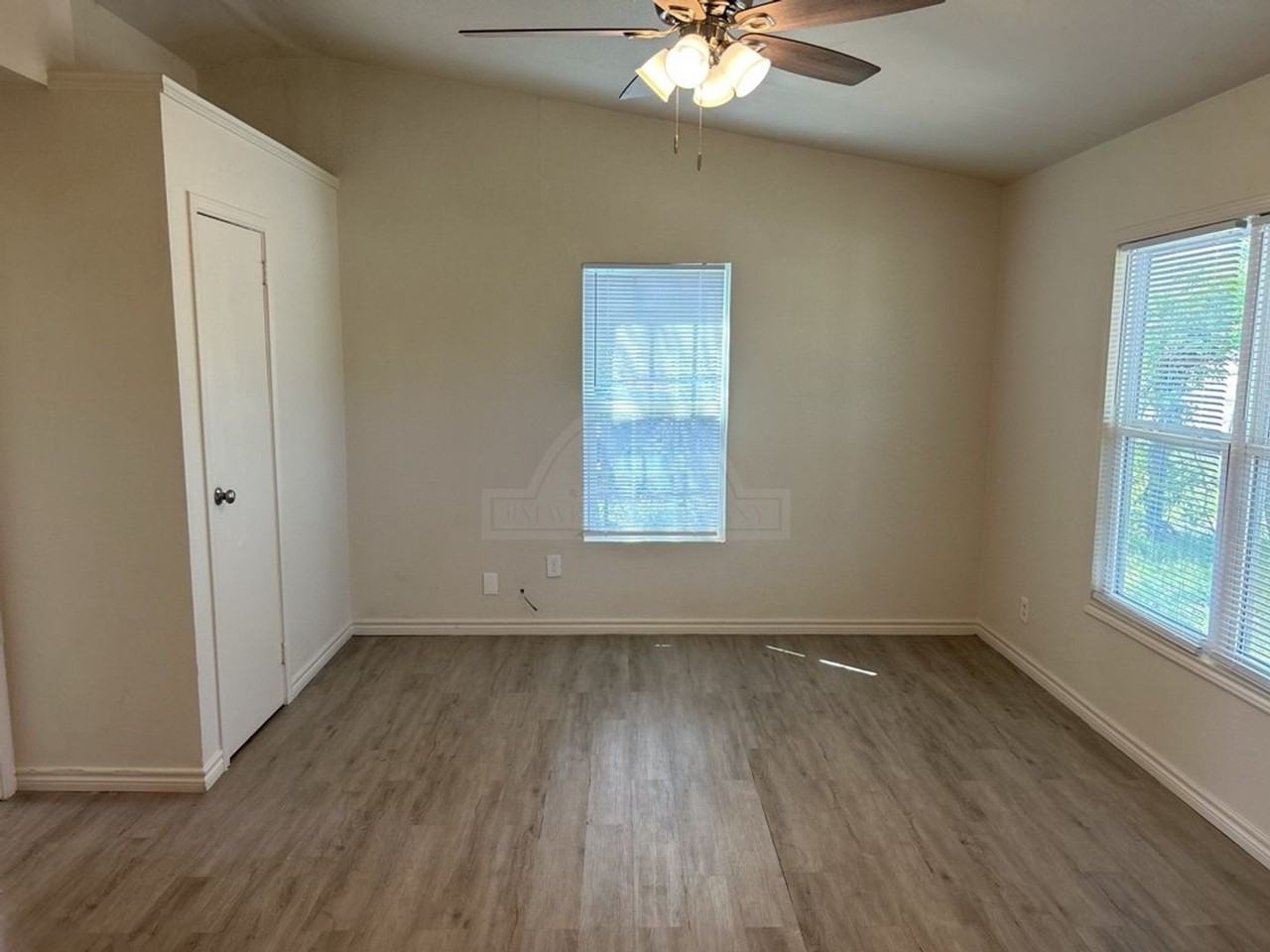 912 Southside Dr - Photo 5 of 16