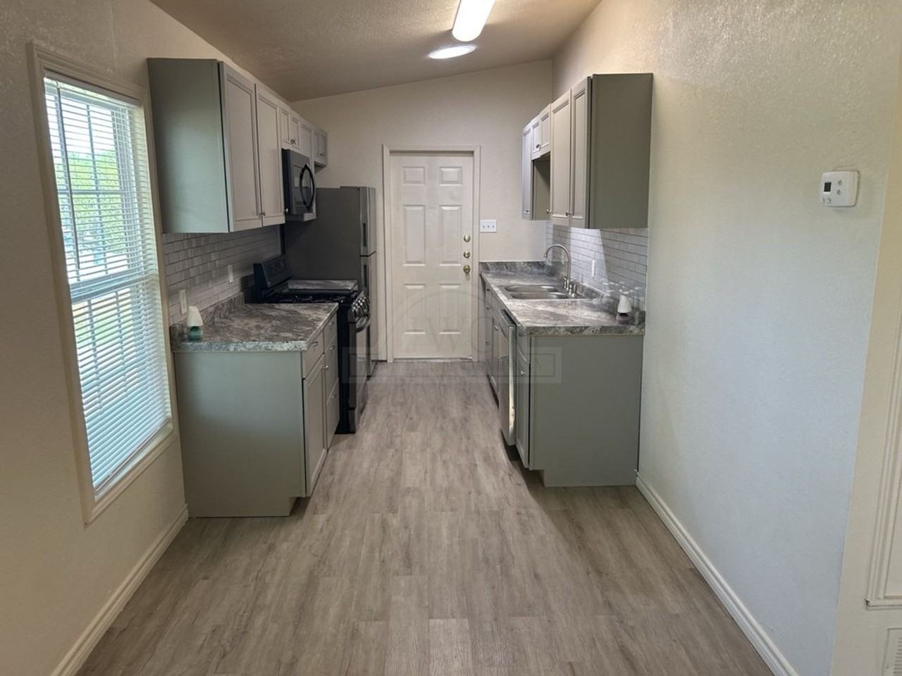 912 Southside Dr - Photo 6 of 16