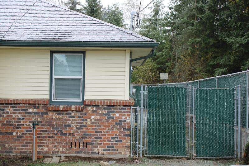 423 N French Ave - Photo 3 of 34