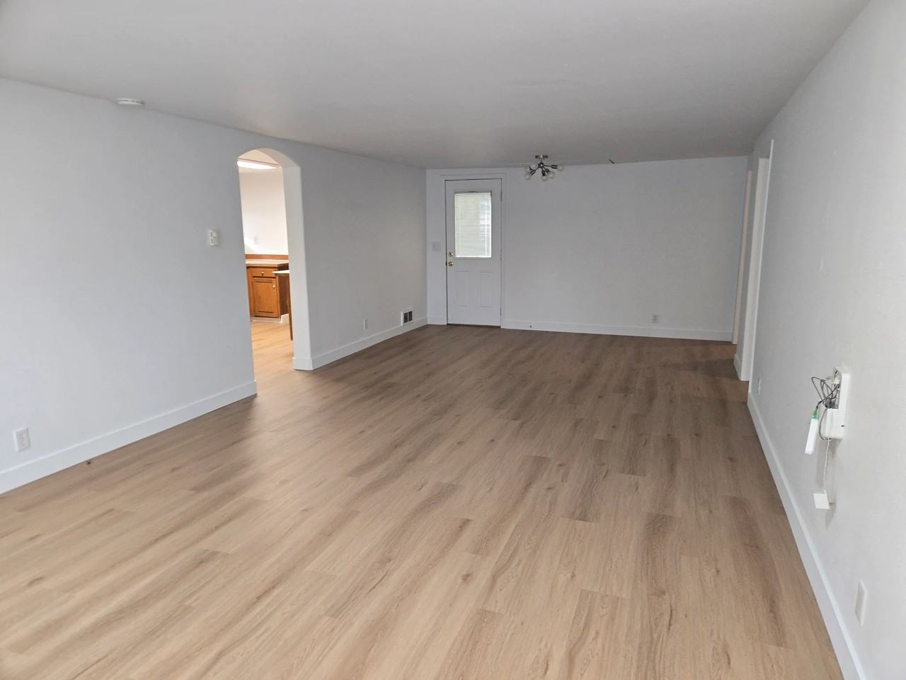 423 N French Ave - Photo 6 of 34