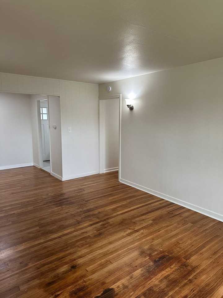 944 10th Ave Sw - Photo 3 of 10