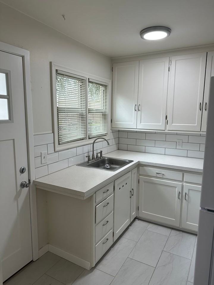 944 10th Ave Sw - Photo 5 of 10