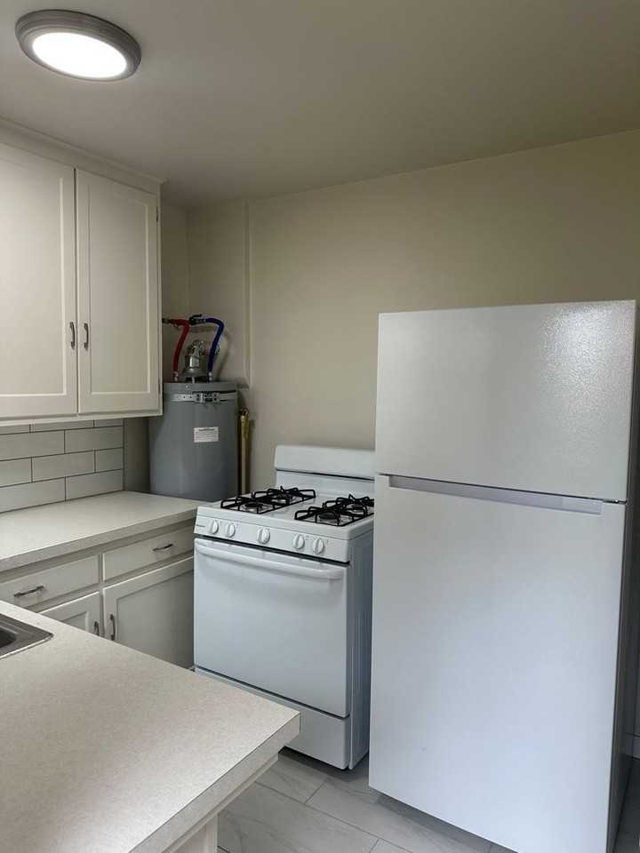 944 10th Ave Sw - Photo 6 of 10