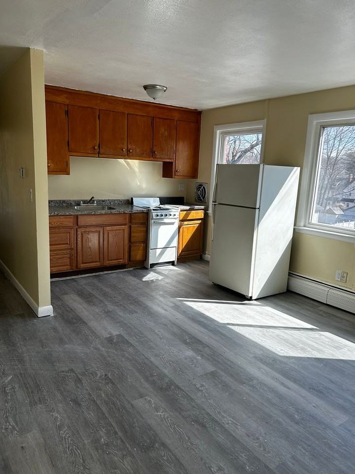 90 Catherine Street - Photo 2 of 8
