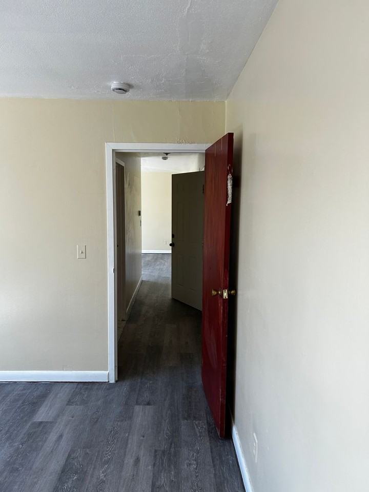 90 Catherine Street - Photo 5 of 8