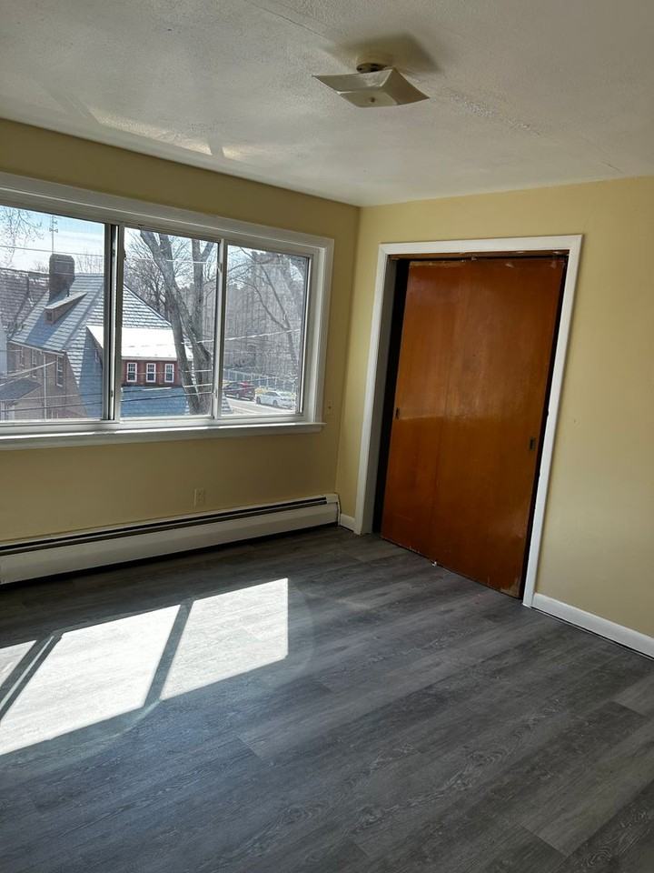 90 Catherine Street - Photo 6 of 8