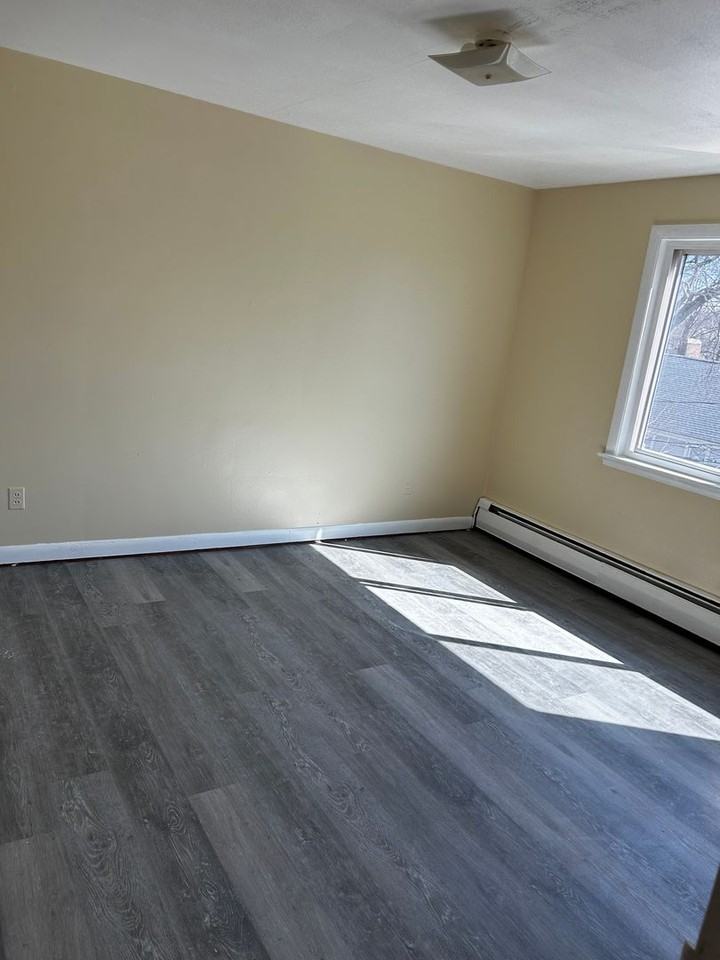 90 Catherine Street - Photo 7 of 8