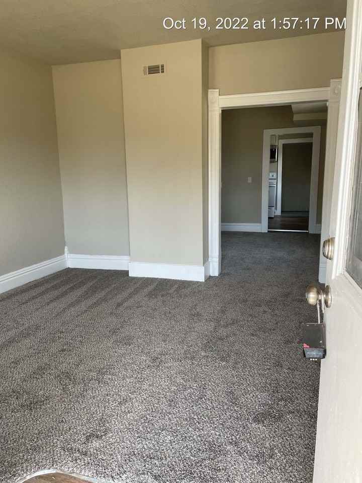 912 Rawson St - Photo 4 of 16