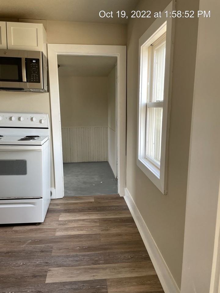 912 Rawson St - Photo 6 of 16