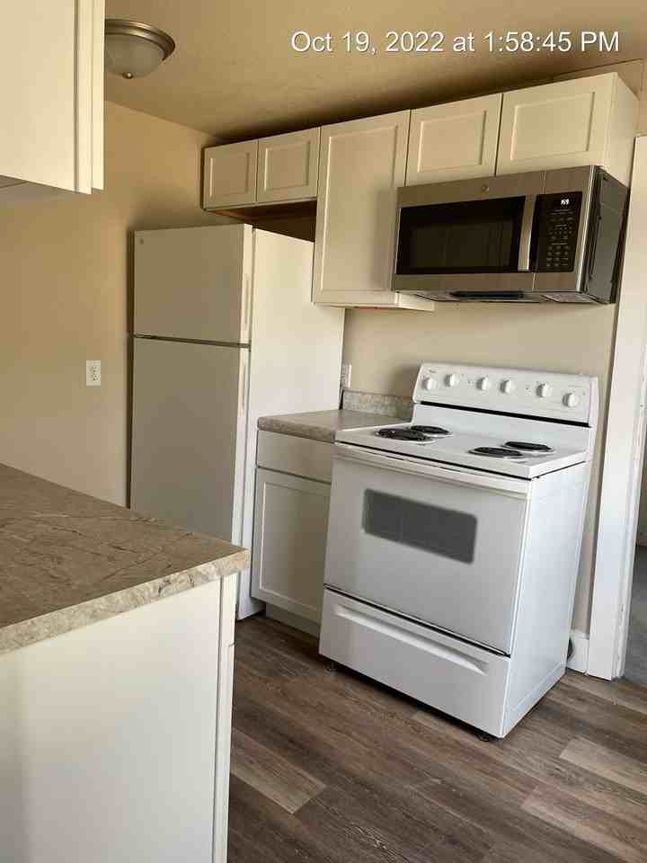 912 Rawson St - Photo 7 of 16