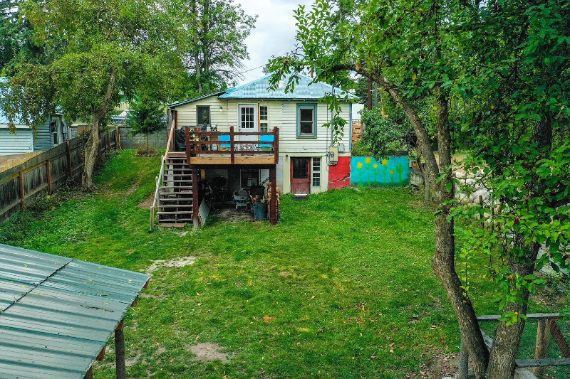 583 Baker Ave - Photo 4 of 31