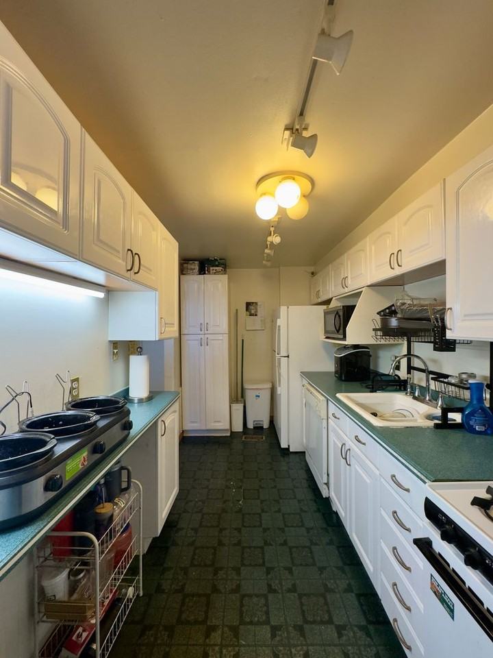 5731 Denwood Ave - Photo 5 of 19