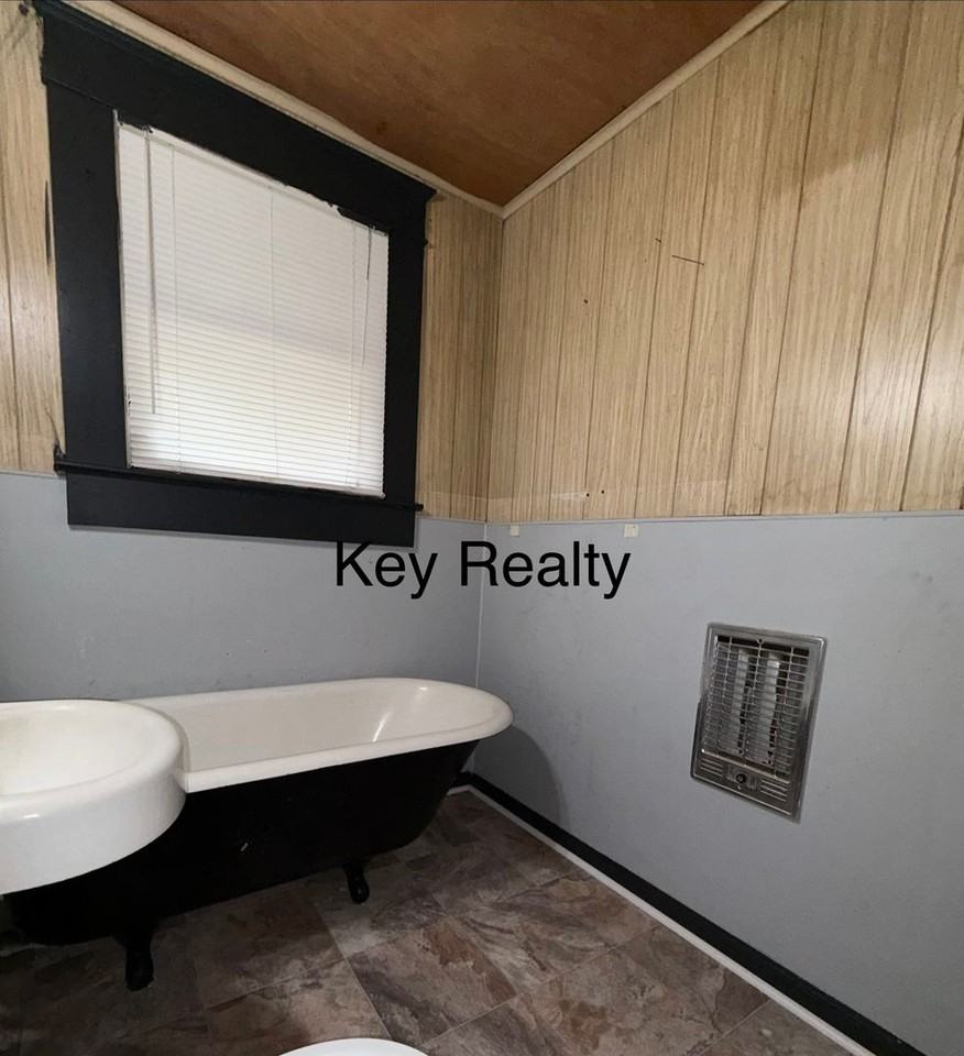 1005 Edenborne St - Photo 3 of 3