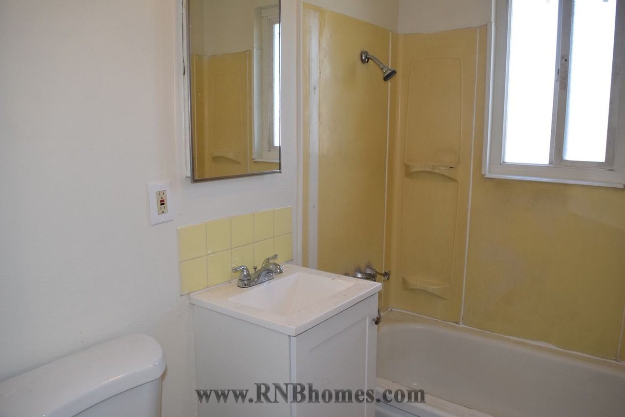 2011 Bell Ave #B - Photo 6 of 8