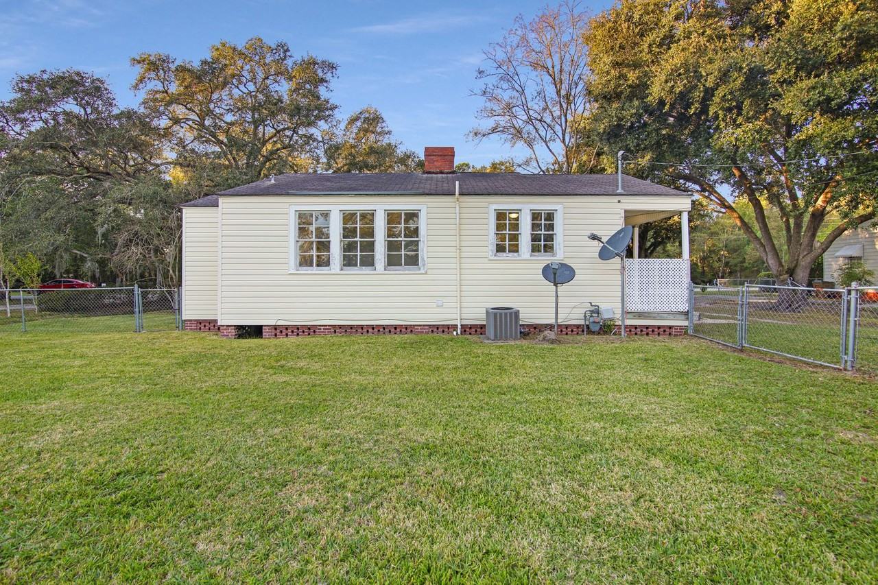 161 Pinecrest St - Photo 7 of 24