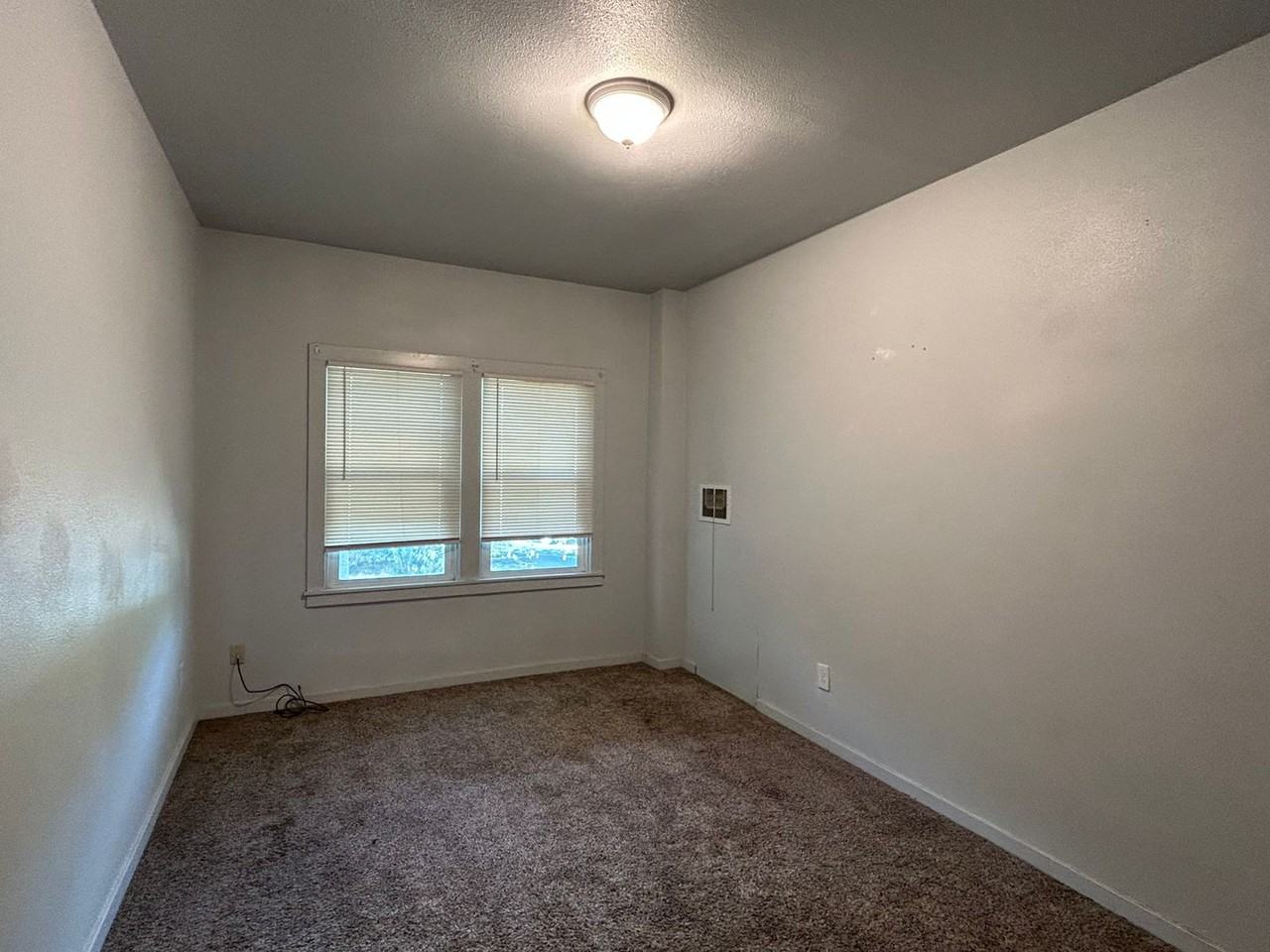 8 Acacia Ave - Photo 3 of 5