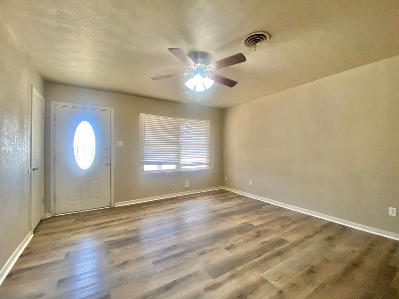 4904 7th St - Photo 2 of 14