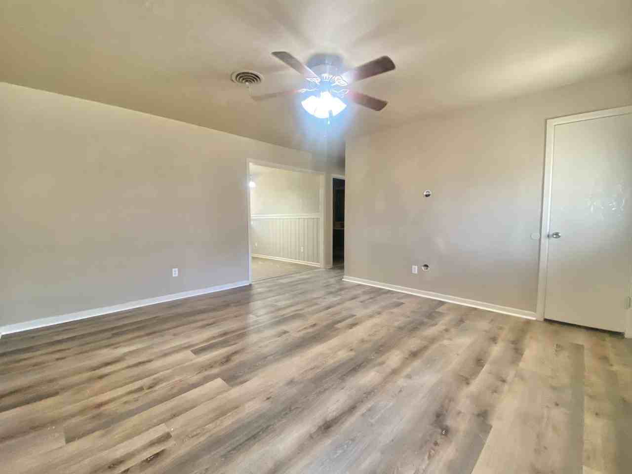 4904 7th St - Photo 3 of 14