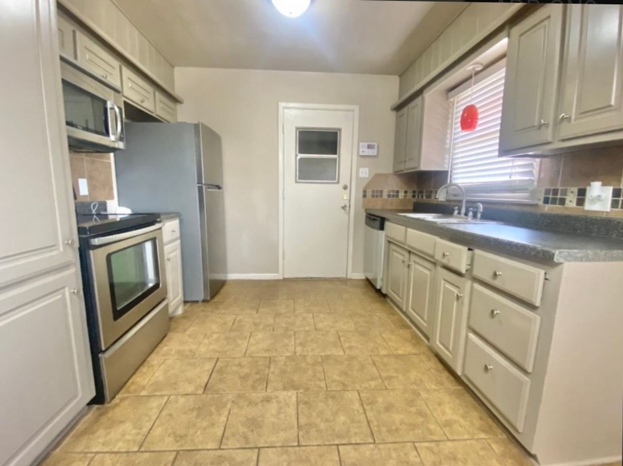 4904 7th St - Photo 5 of 14