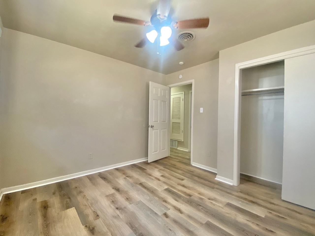 4904 7th St - Photo 7 of 14