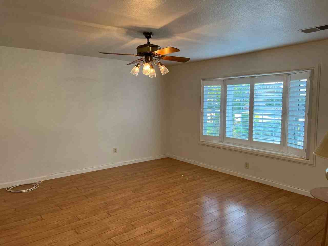 3841 Rexford Ct - Photo 4 of 28