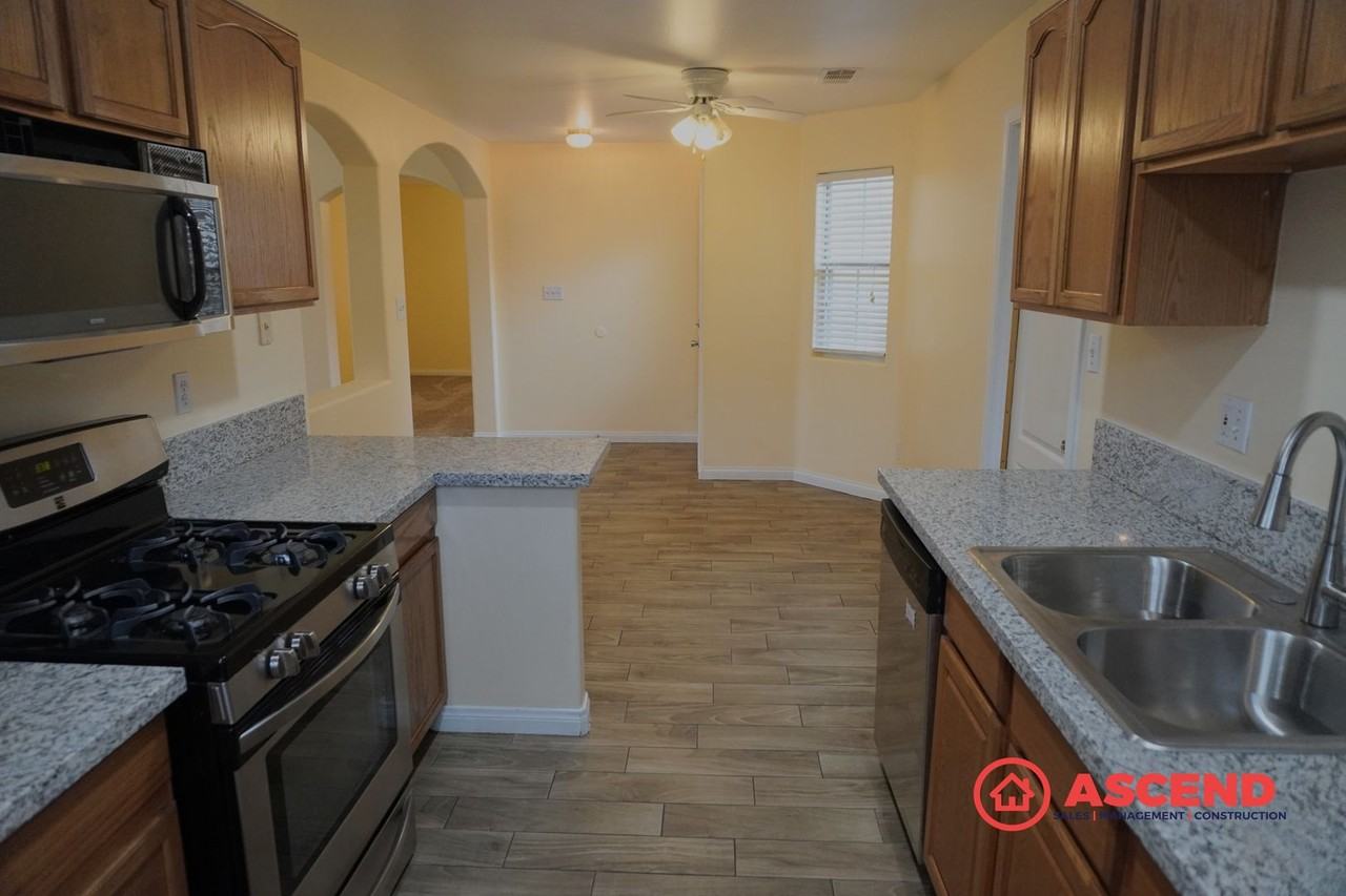 2928 Meadow Ridge Ave - Photo 5 of 20