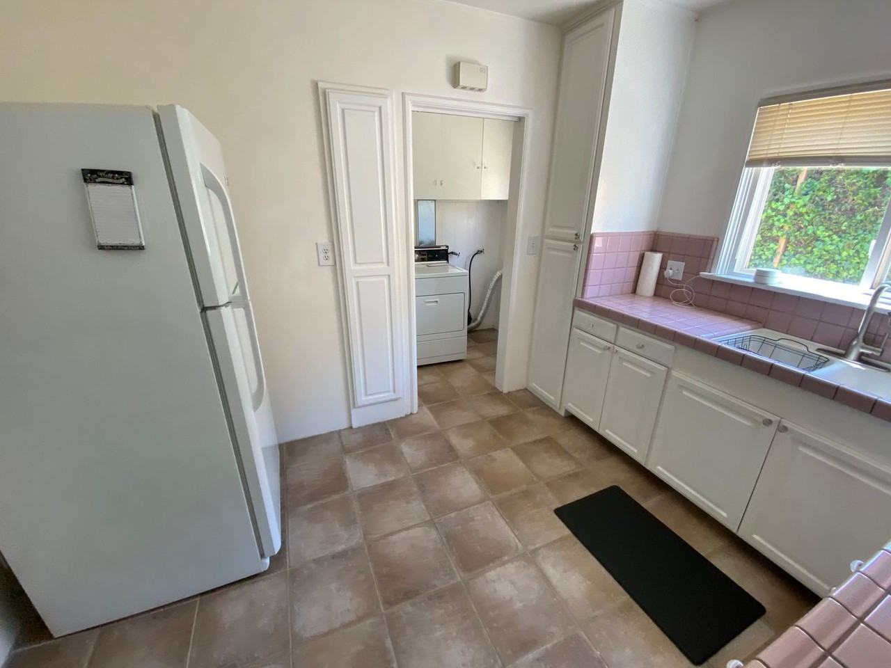 214 S Bonita St - Photo 2 of 12