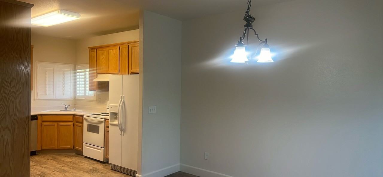 603 Gateway Dr - Photo 2 of 5