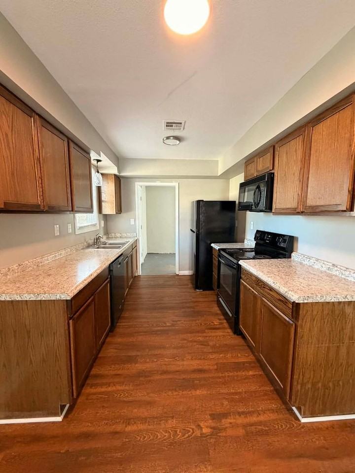 1727 S Porter Ave - Photo 4 of 17